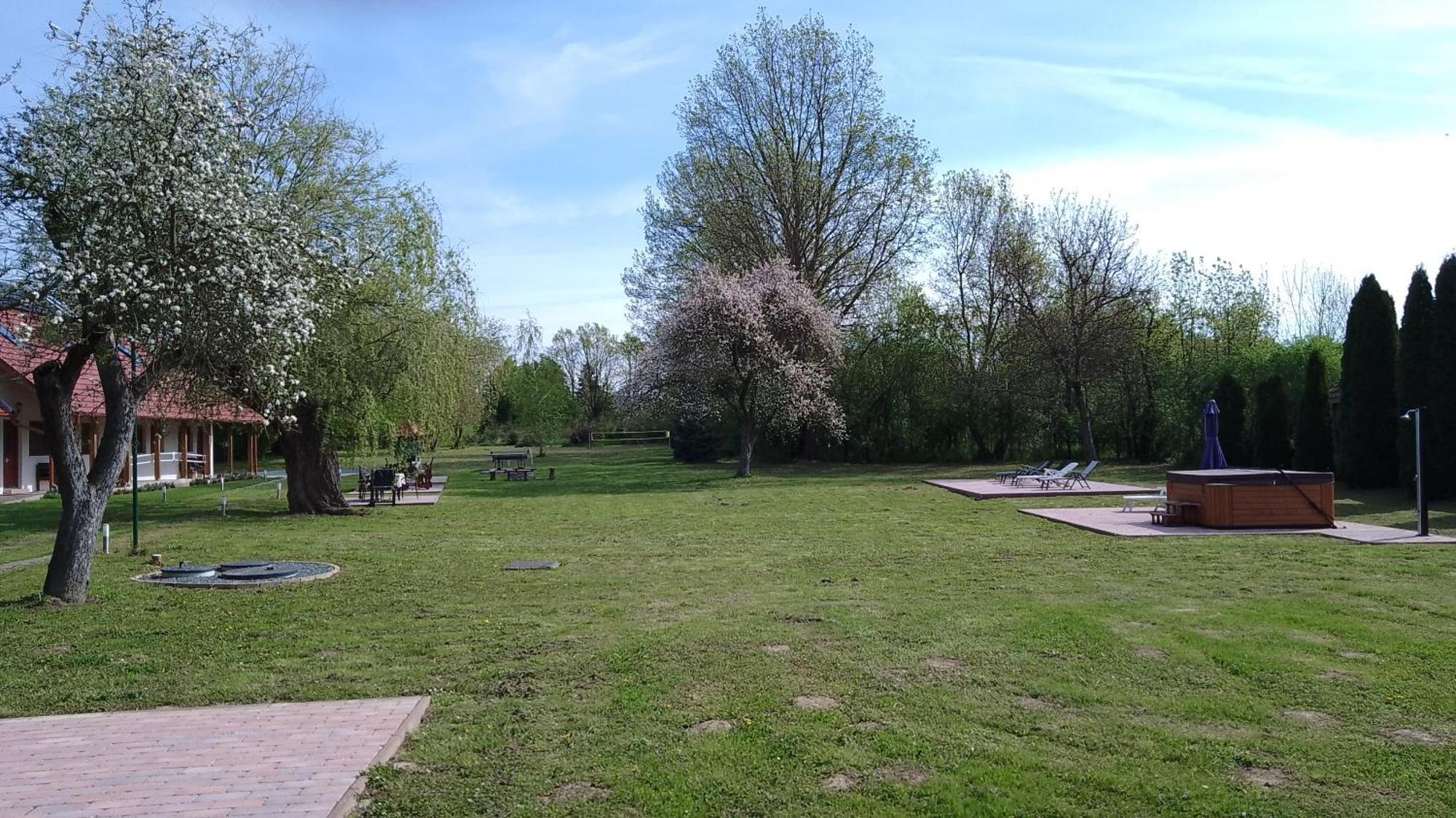 Almafas Vendeghaz Orseg Villa Kerkakutas Екстериор снимка