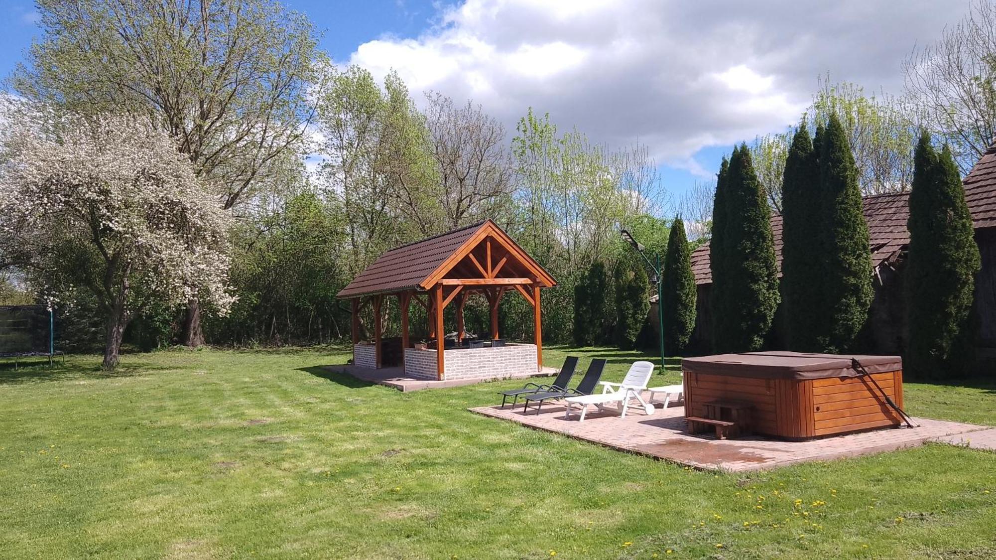 Almafas Vendeghaz Orseg Villa Kerkakutas Екстериор снимка